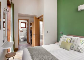 Golden Oak Treehouse Pet - Garwnant Brecon Beacons, Merthyr Tydfil