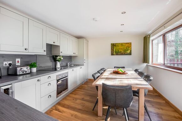 Golden Oak Treehouse - Garwnant Brecon Beacons, Merthyr Tydfil