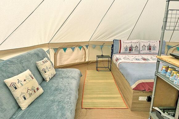 Beach Hut - Glamp @ The Priory, Aldeby