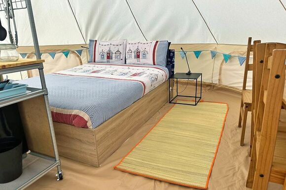 Beach Hut - Glamp @ The Priory, Aldeby