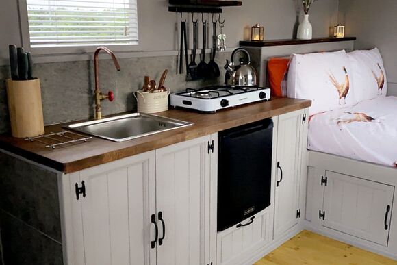 Pheasant&rsquo;s Nest - Glamp @ The Priory, Aldeby