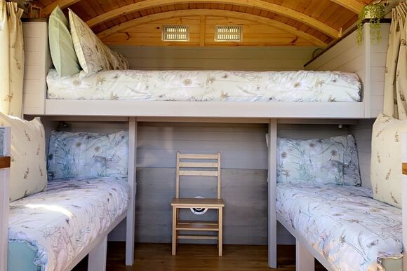 Curly Cow - Glamp @ The Priory, Aldeby