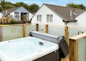 Ocean Tide Villa 3 Hot Tub - Golden Coast Holiday Park, Woolacombe