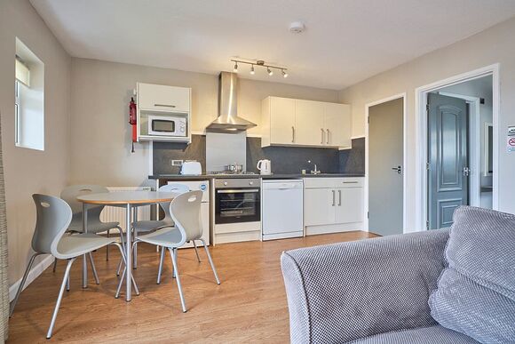 Shoreline Apartment Plus 1 - Golden Coast Holiday Park, Woolacombe