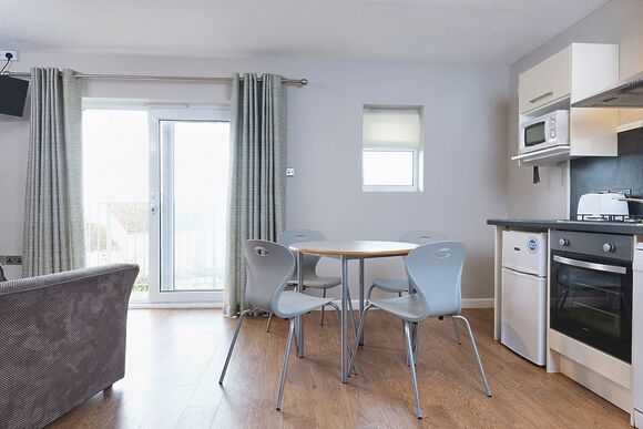 Shoreline Apartment Plus 1 - Golden Coast Holiday Park, Woolacombe