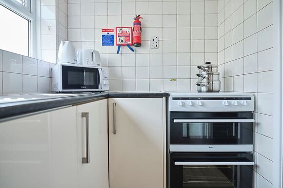 Shoreline Apartment Plus 1 - Golden Coast Holiday Park, Woolacombe