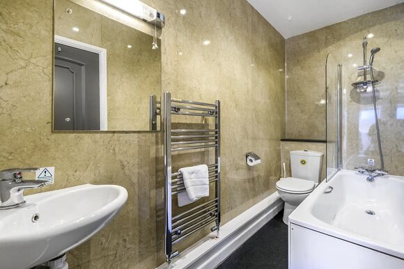 Shoreline Apartment 1 (Pets welcome) - Golden Coast Holiday Park, Woolacombe