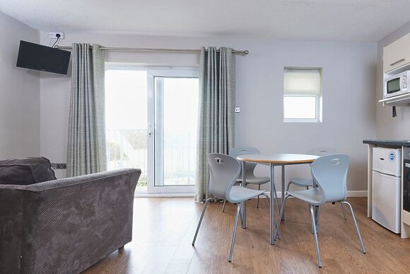 Shoreline Apartment Plus 1 (Pets Welcome) - Golden Coast Holiday Park, Woolacombe