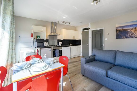 Shoreline Apartment 1 - Golden Coast Holiday Park, Woolacombe