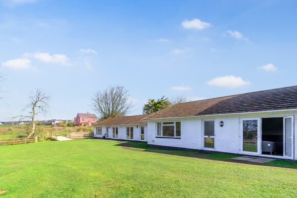 Surf Wave Apartment 2 (Pets Welcome) - Golden Coast Holiday Park, Woolacombe