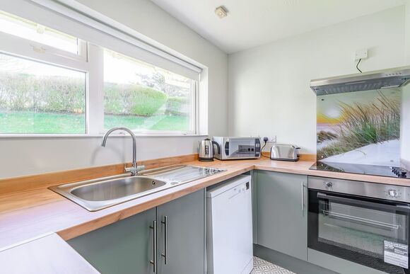 Surf Wave Apartment 2 (Pets Welcome) - Golden Coast Holiday Park, Woolacombe