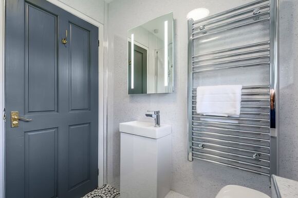 Surf Wave Apartment 2 (Pets Welcome) - Golden Coast Holiday Park, Woolacombe