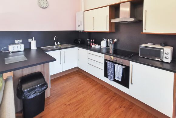 Pembrokeshire Courtyard Apartment (Pet) - Grondre Holiday Park, Clunderwen, Nr Narberth