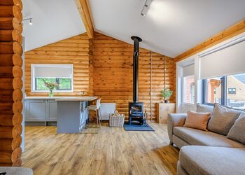 Apple Lodge - Gadgirth Estate Luxury Lodges, Annbank, Ayr