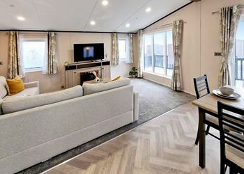 Exclusive Lodge 3 Bed HT - Green Hill Farm Holiday Village, Landford,  Nr Salisbury