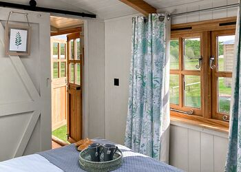 Woodland Hideaway - Green Hill Farm Holiday Village, Landford,  Nr Salisbury