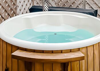 The Woody Safari Tent - Green Hill Farm Holiday Village, Landford,  Nr Salisbury