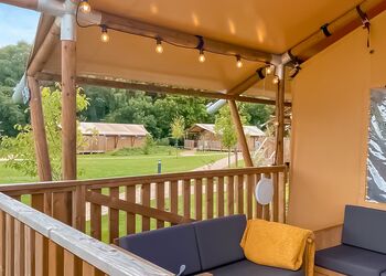 The Woody Safari Tent - Green Hill Farm Holiday Village, Landford,  Nr Salisbury