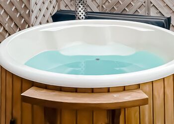 The Woody Safari Tent (Pet) - Green Hill Farm Holiday Village, Landford,  Nr Salisbury