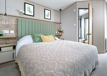 Premium 2 bed HT Pet - Green Hill Farm Holiday Village, Landford,  Nr Salisbury