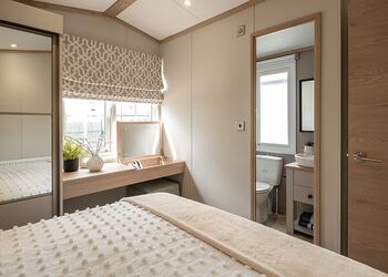 Premium Hot Tub 4 bedroom Holiday Home sleeps 8 - Green Hill Farm Holiday Village, Landford,  Nr Salisbury