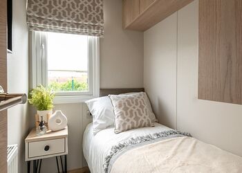 Premium Hot Tub 4 bedroom Holiday Home sleeps 8 - Green Hill Farm Holiday Village, Landford,  Nr Salisbury