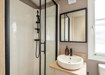 Premium Hot Tub 4 bedroom Holiday Home sleeps 8 - Green Hill Farm Holiday Village, Landford,  Nr Salisbury