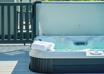 Autograph Glass House Hot Tub 2 Luxury  Slps 4 - Green Hill Farm Holiday Village, Landford,  Nr Salisbury