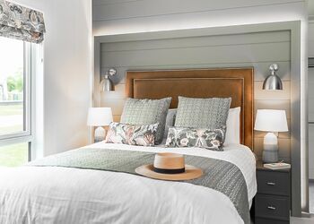 Autograph Glass House Hot Tub 2 Luxury  Slps 4 - Green Hill Farm Holiday Village, Landford,  Nr Salisbury