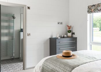 Autograph Glass House Hot Tub 2 Luxury  Slps 4 - Green Hill Farm Holiday Village, Landford,  Nr Salisbury