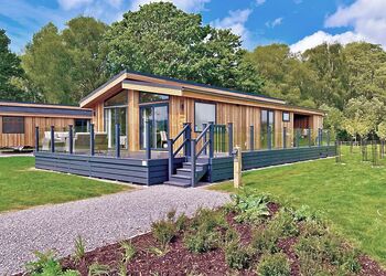 Autograph Retreat Hot Tub 3 bed Luxury Lodge slps 6 - Green Hill Farm Holiday Village, Landford,  Nr Salisbury