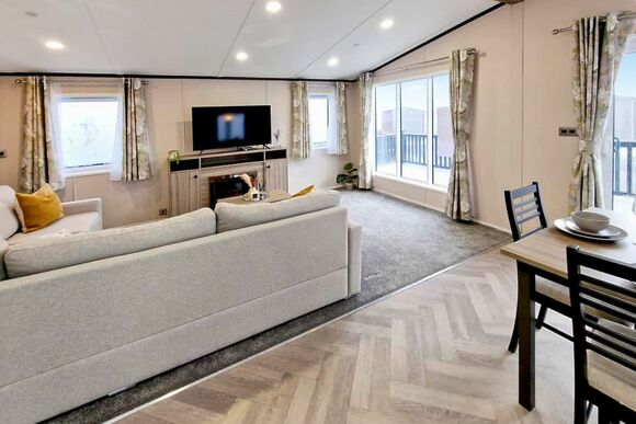 Exclusive Lodge 3 Bed HT - Green Hill Farm Holiday Village, Landford,  Nr Salisbury