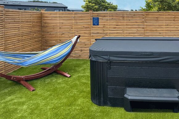 Woodland Hideaway - Green Hill Farm Holiday Village, Landford,  Nr Salisbury