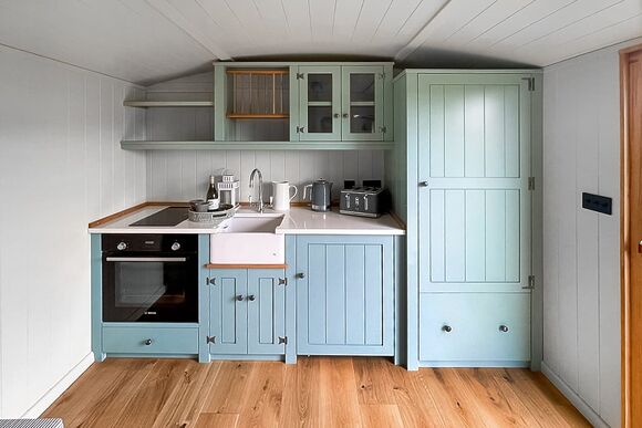 Woodland Hideaway - Green Hill Farm Holiday Village, Landford,  Nr Salisbury