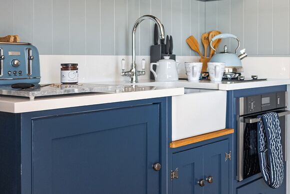 Woodland Hideaway - Green Hill Farm Holiday Village, Landford,  Nr Salisbury