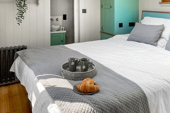 Woodland Hideaway - Green Hill Farm Holiday Village, Landford,  Nr Salisbury