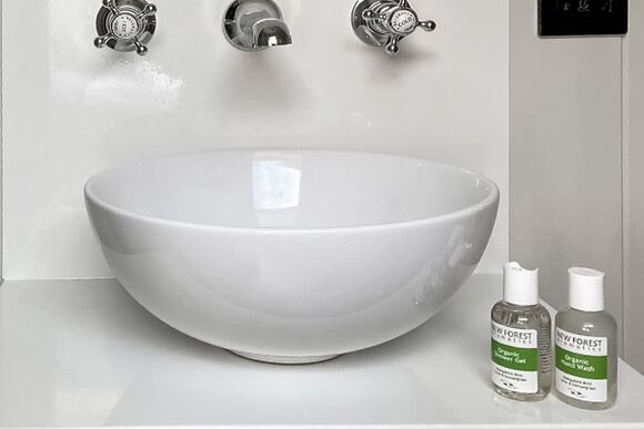 Woodland Hideaway - Green Hill Farm Holiday Village, Landford,  Nr Salisbury