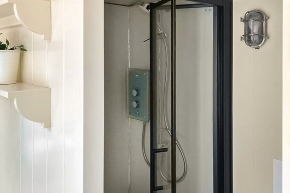 Woodland Hideaway - Green Hill Farm Holiday Village, Landford,  Nr Salisbury