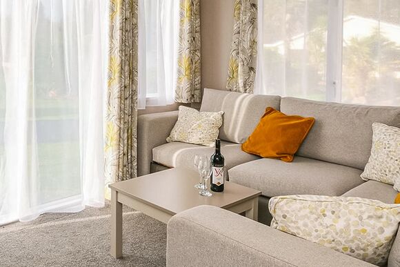 Luxury 2 Bed - Green Hill Farm Holiday Village, Landford,  Nr Salisbury