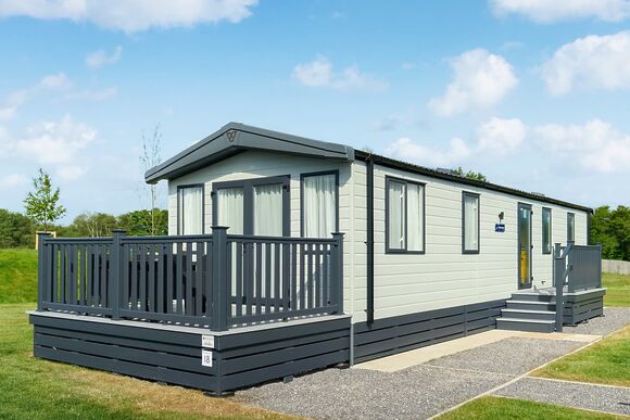 Luxury 3 Bed (Pet) - Green Hill Farm Holiday Village, Landford,  Nr Salisbury