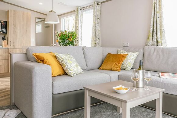 Luxury 3 Bed (Pet) - Green Hill Farm Holiday Village, Landford,  Nr Salisbury