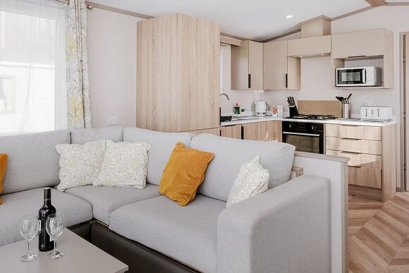 Luxury 3 Bed (Pet) - Green Hill Farm Holiday Village, Landford,  Nr Salisbury