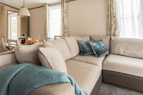 Luxury 3 Bed (Pet) - Green Hill Farm Holiday Village, Landford,  Nr Salisbury