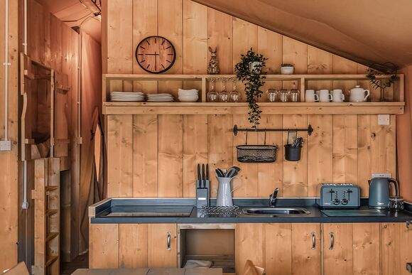 The Woody Safari Tent - Green Hill Farm Holiday Village, Landford,  Nr Salisbury