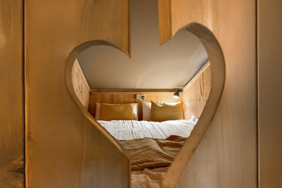 The Woody Safari Tent - Green Hill Farm Holiday Village, Landford,  Nr Salisbury