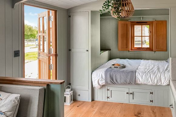 Forest Snug shepherds hut 