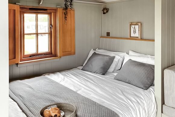 Forest Snug - Green Hill Farm Holiday Village, Landford,  Nr Salisbury