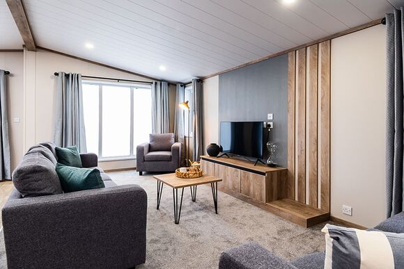 Exclusive 3 bedroom Sauna Lodge sleeps 6 - Green Hill Farm Holiday Village, Landford,  Nr Salisbury