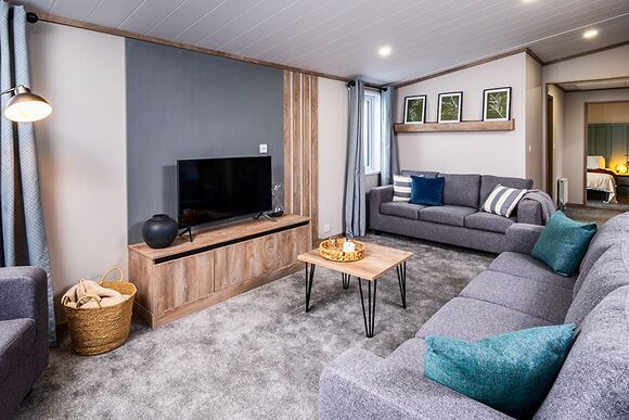 Exclusive 3 bedroom Sauna Lodge sleeps 6 - Green Hill Farm Holiday Village, Landford,  Nr Salisbury