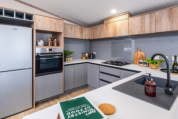 Exclusive 3 bedroom Sauna Lodge sleeps 6 - Green Hill Farm Holiday Village, Landford,  Nr Salisbury